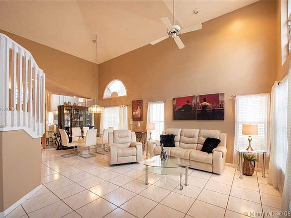 3rd image of 2657 Oak Park Cir