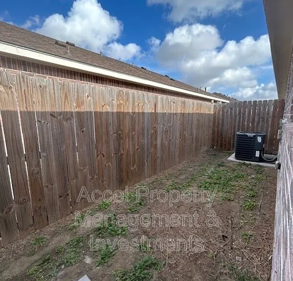 1008 W La Pointe Ave #3 — Photo 14