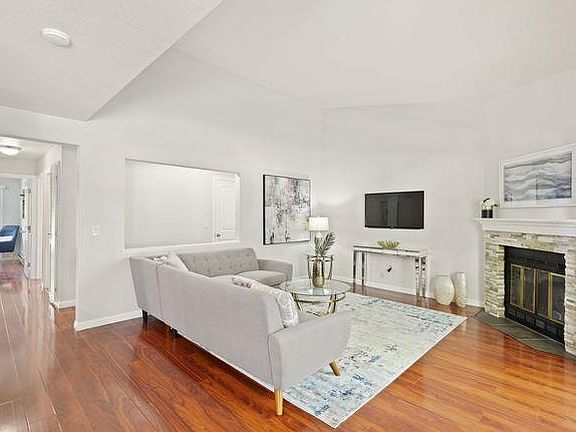 4th image of 1534 Four Oaks Cir