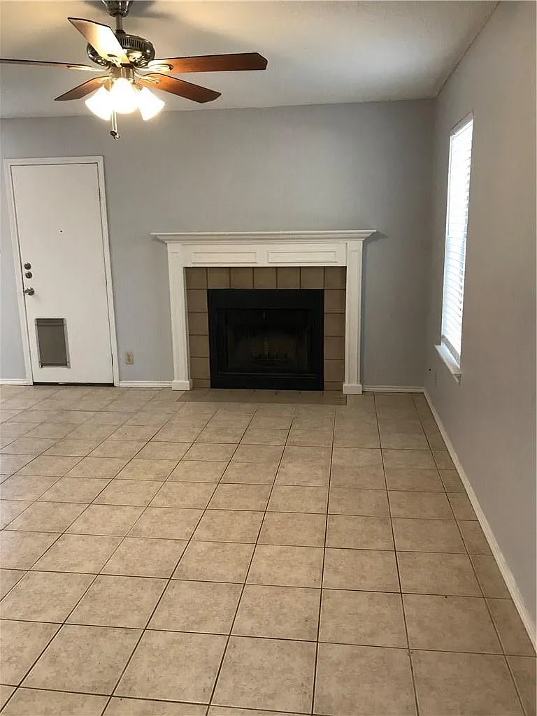2 bed, 1.5 bath, 1820 sqft, $1,595 — Photo 4