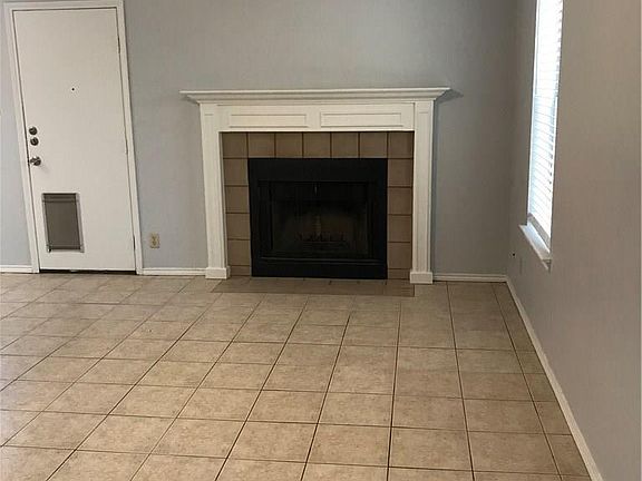 4th image of 5908 Parkwood Dr #A