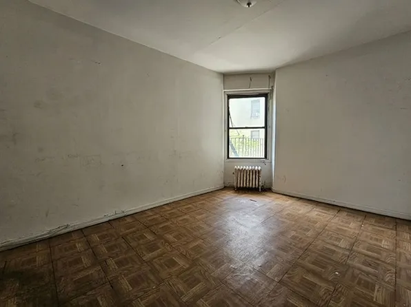 21-15 33rd St #C2, Astoria, NY 11105