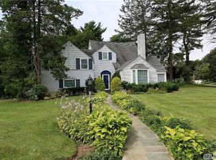 131 Woodbine Rd, East Hills, NY 11577