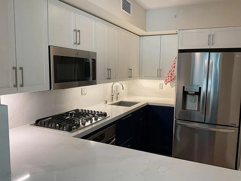 500 W Harbor Dr #318 — Photo 4