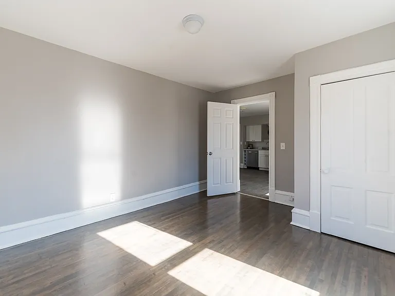 138 8th Ave NE #2 — Photo 3