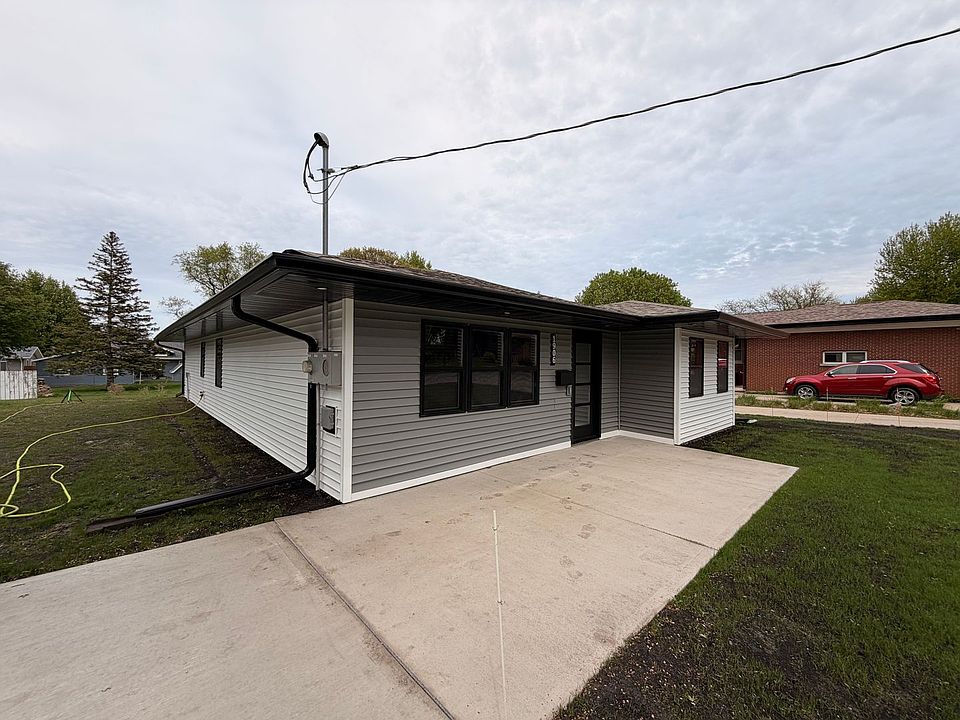 1st image of 1906 Floral Ave