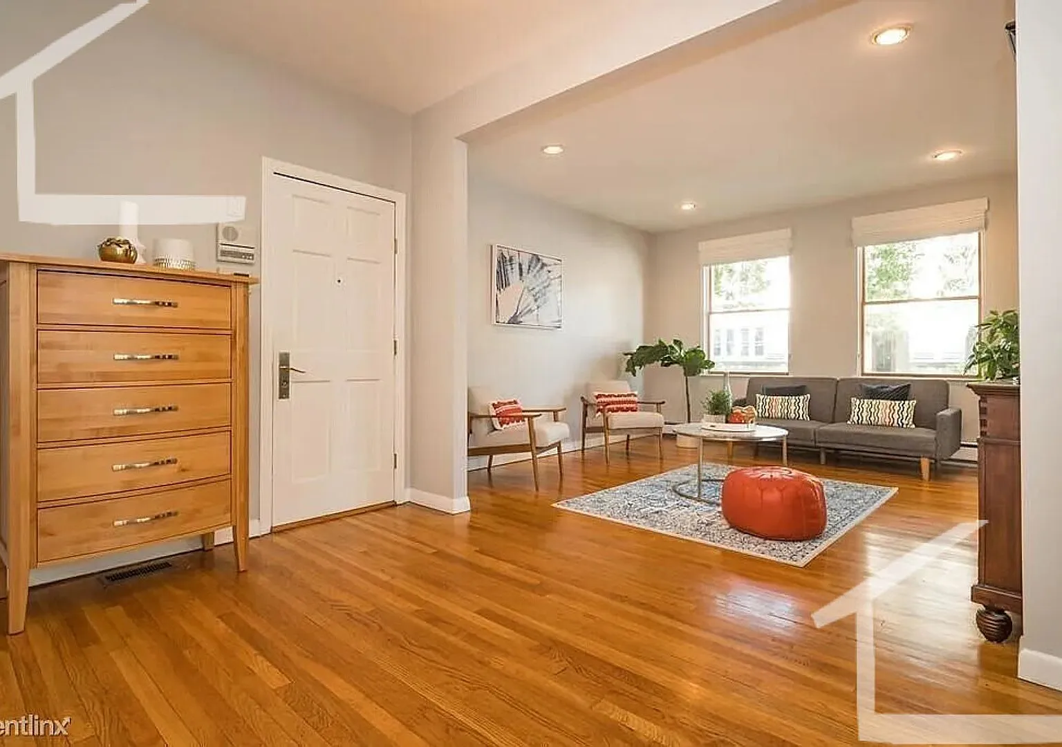 Perfect for underclassmen wanting a multi-year stay! Luxury Apt w W/D in Unit near BU! XL Rooms — Photo 1