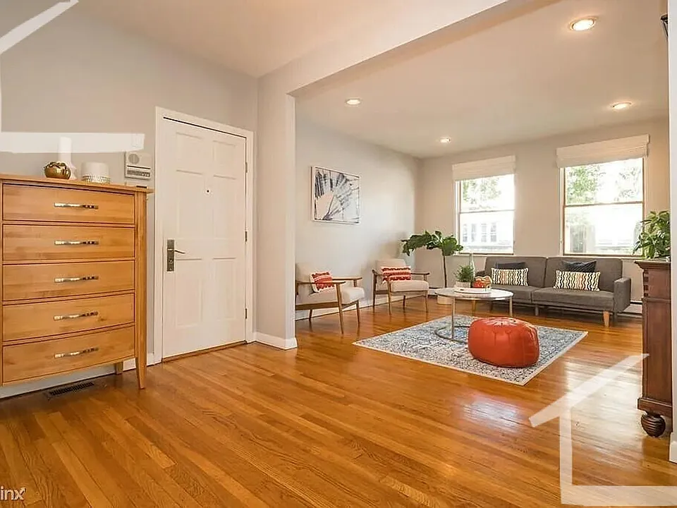 310 Saint Paul St #4