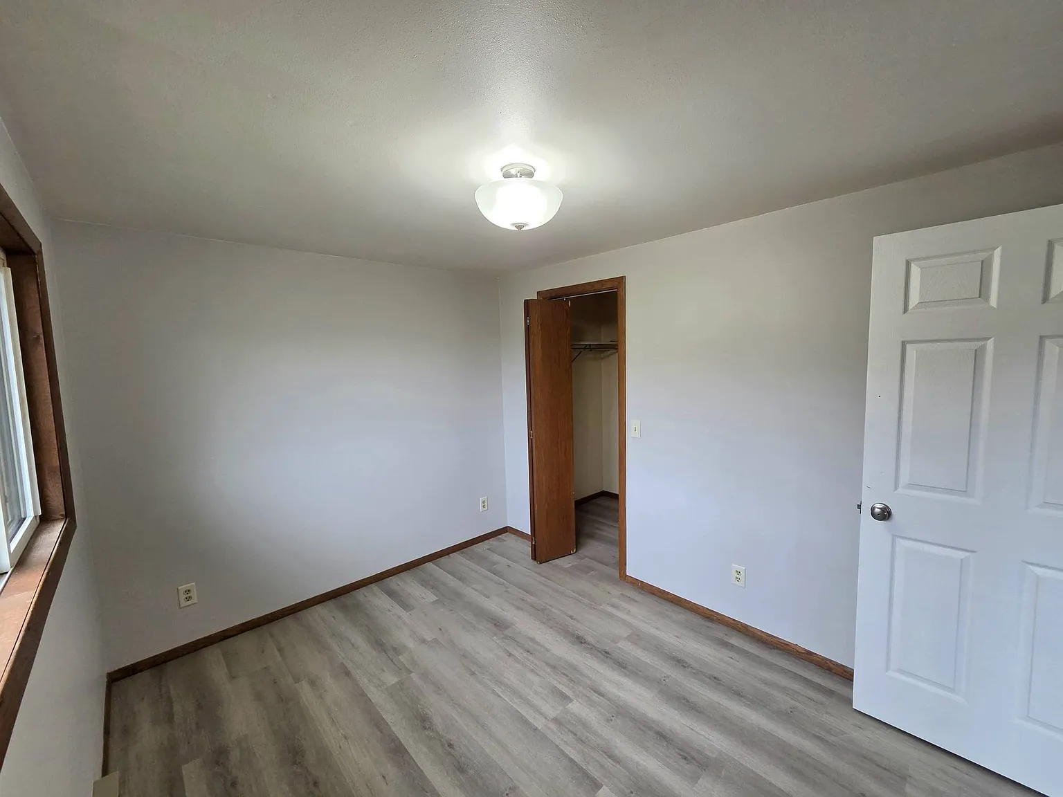 704 Woodbine Dr — Photo 3