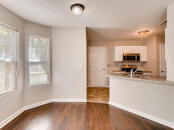 4th image of 744 Trickle Ln