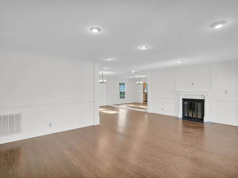 408 Wilby Dr — Photo 6