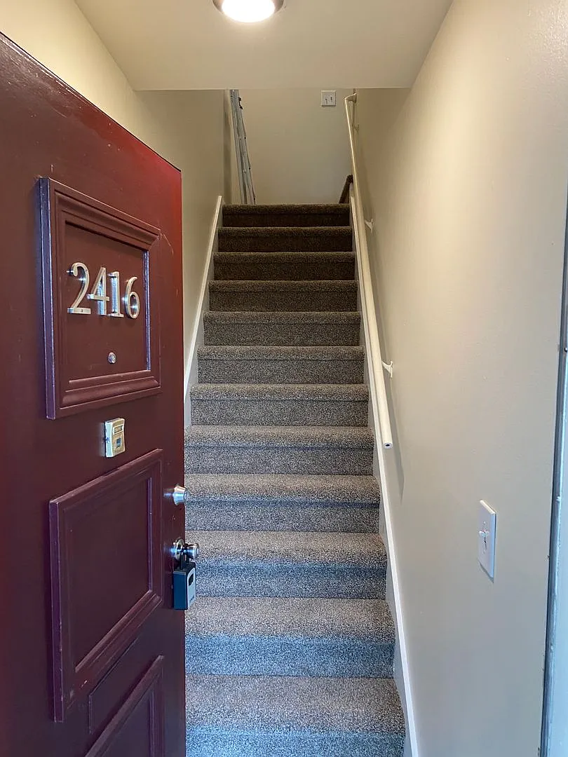 C2402 - Maple Court Apartments — Photo 3