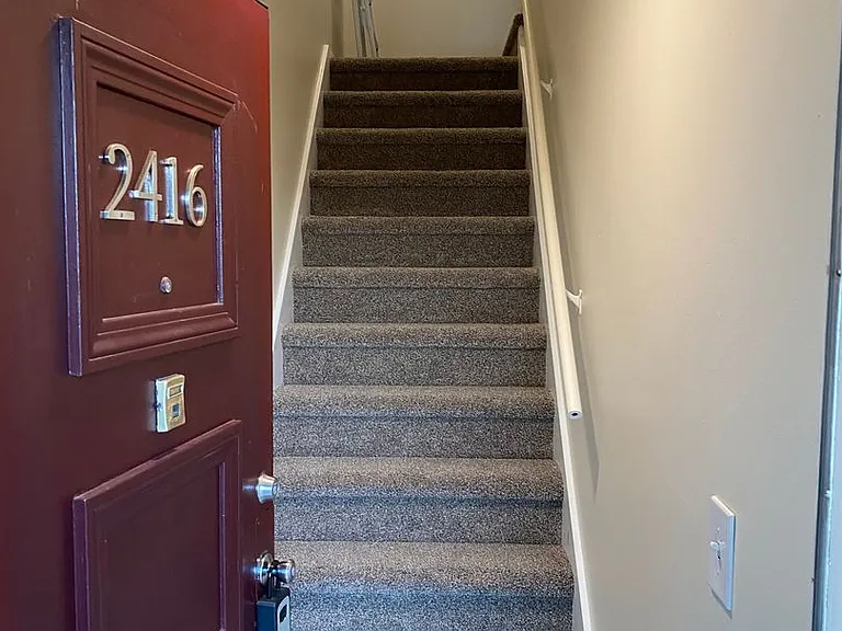 C2402 - Maple Court Apartments — Photo 37
