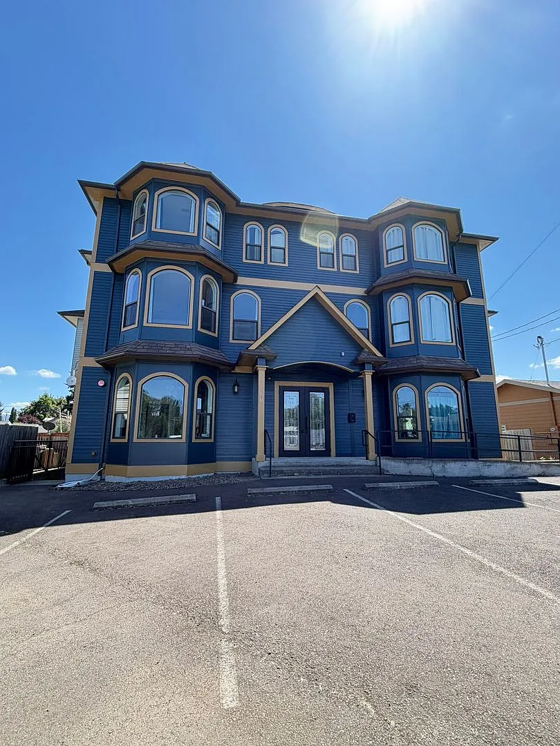 103 W Bishop Way — Photo 1