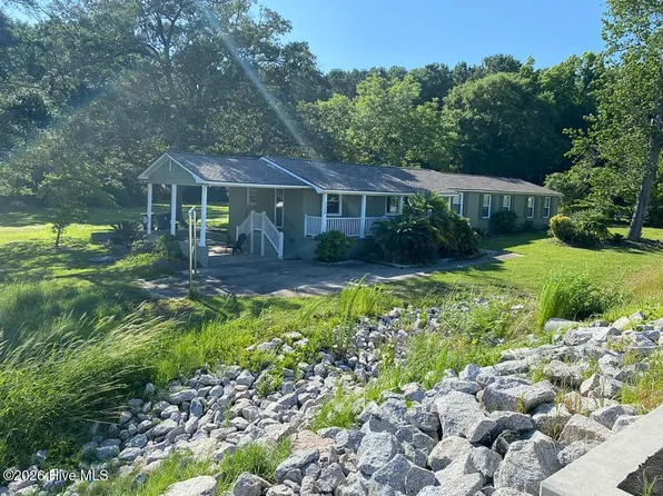 1300 Beach Dr SW, Calabash, NC 28467