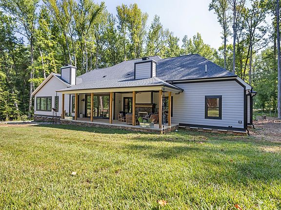5th image of 140 Winsome Ln