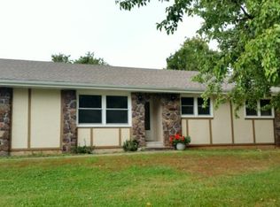 1926 E Arlington Dr, Springfield, MO 65803