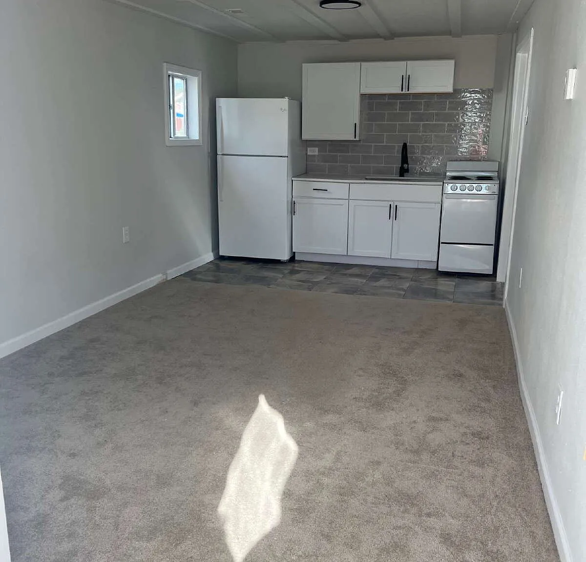 1 bed, 1.0 bath, $1,050 — Photo 2