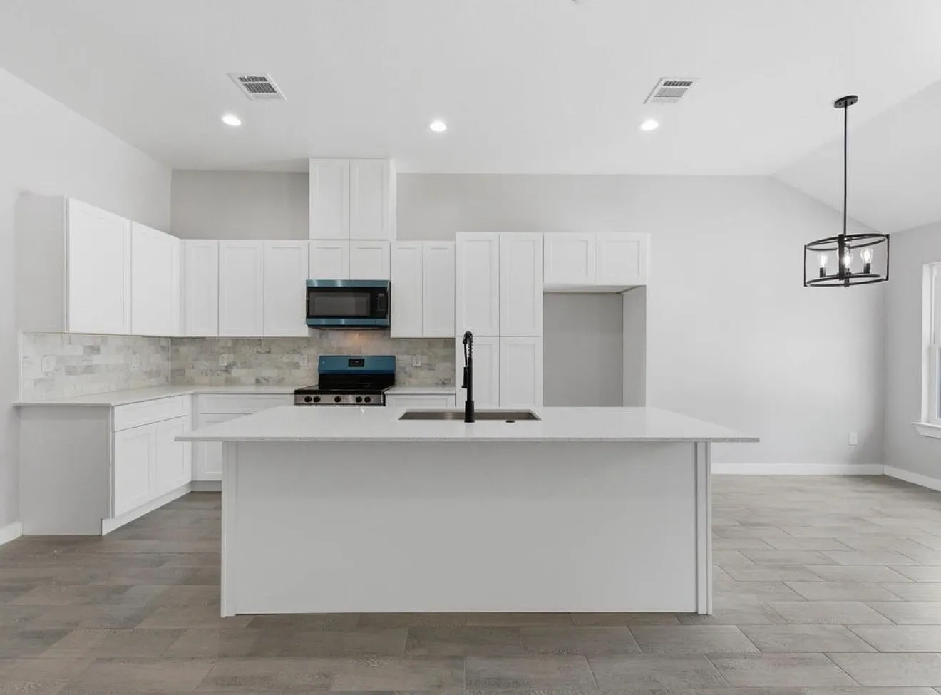3 bed, 1212 sqft, $1,650 — Photo 4