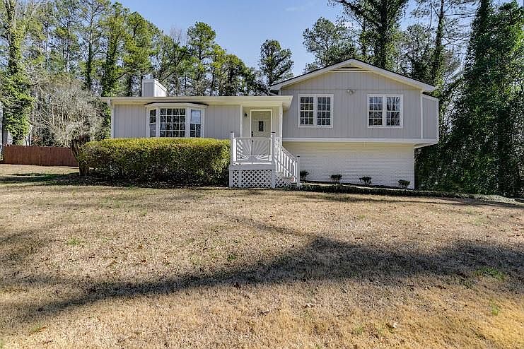 1st image of 350 Vineyard Dr NW