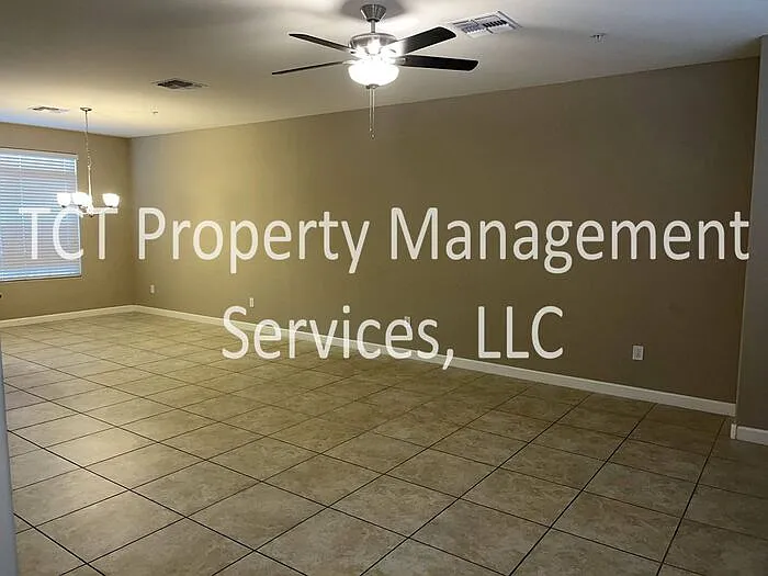 3 bed, 2.5 bath, 1555 sqft, $1,900 — Photo 2