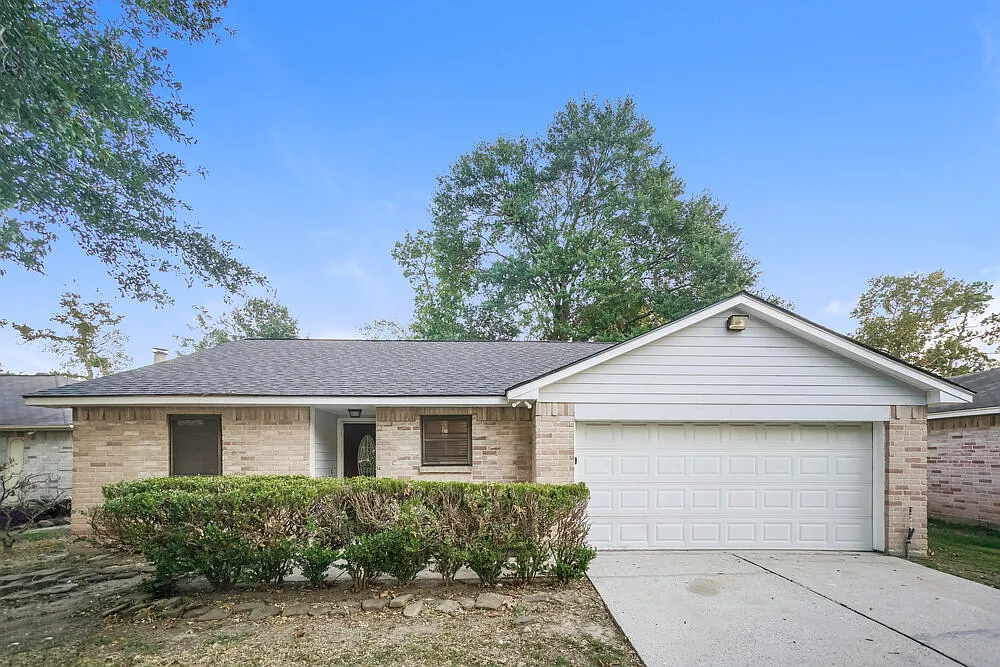 3 bed, 2.0 bath, 1258 sqft, $1,665 — Photo 1