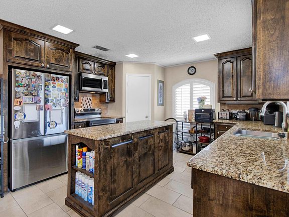 4th image of 902 Kingsbury Ct