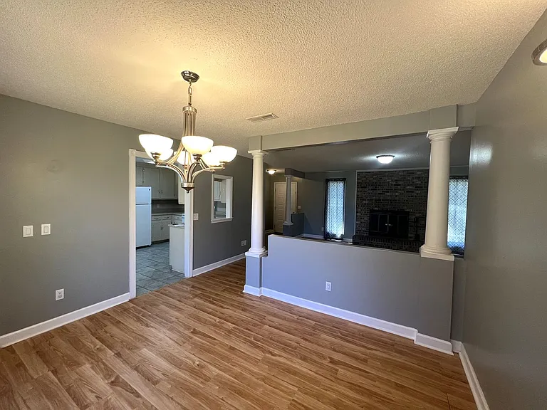116 E Pondella Dr — Photo 3