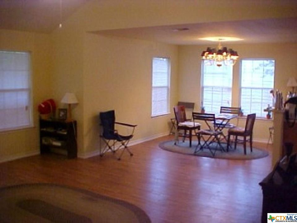 1st image of 271 W Nacogdoches St