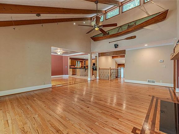 5th image of 137 Broadwater Ct