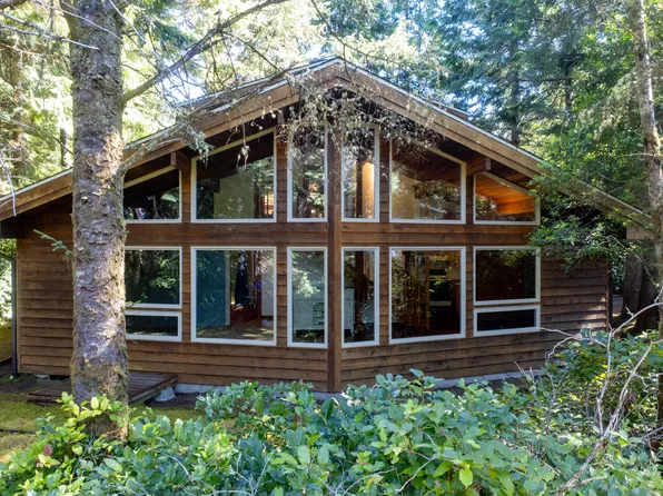 1675 SW Tintinnabulary Pl, Depoe Bay, OR 97341