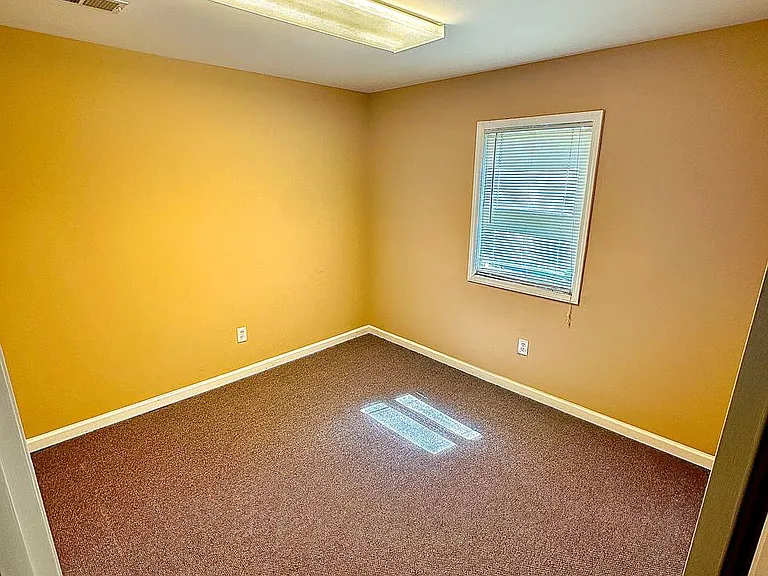 2251 Roswell Rd — Photo 10