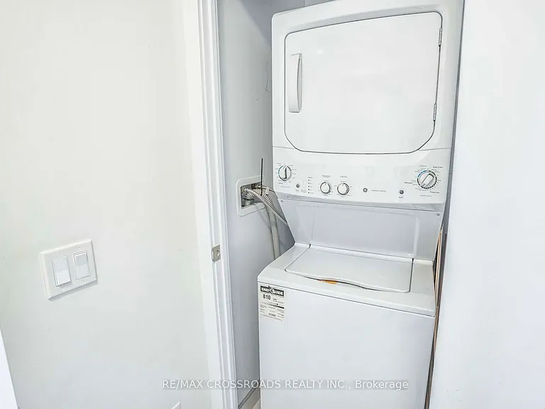2221 Yonge St #1404 — Photo 13