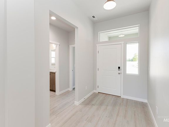 3rd image of 629 W Snowy Owl St