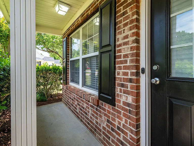 101 Thorncrest Dr — Photo 4