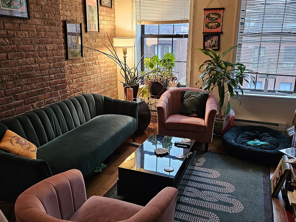 1st image of 125 Huron St APT 3R