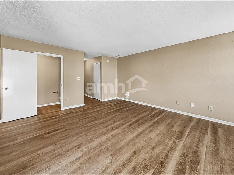 10240 Draycott Ave — Photo 6