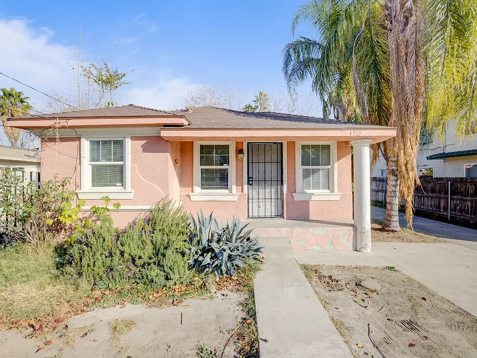 1325 N Mountain View Ave