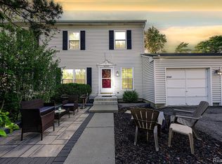 38565 Schooner Ct, Clinton Township, MI 48038