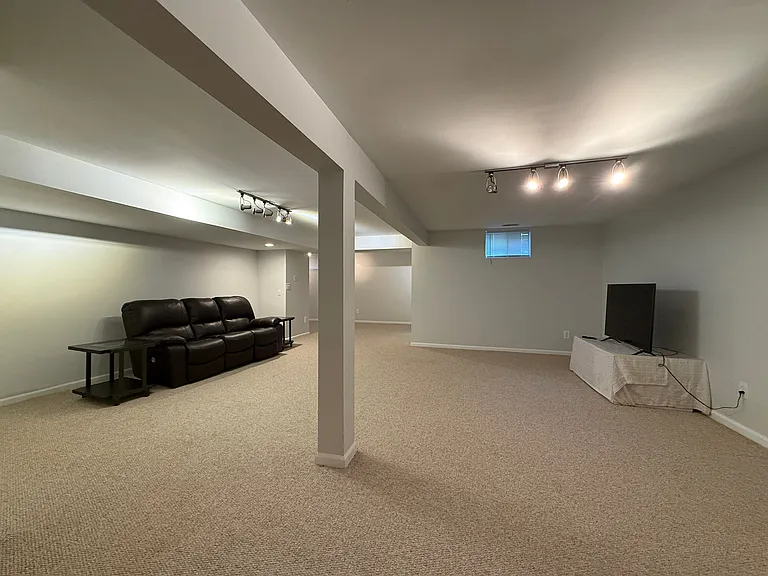 8011 Lions Crest Way — Photo 35