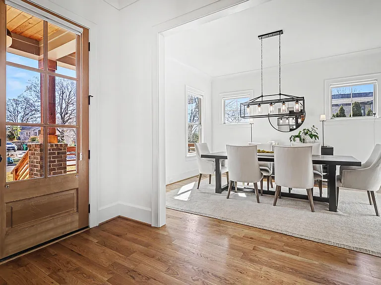 2852 Dorchester Pl — Photo 12
