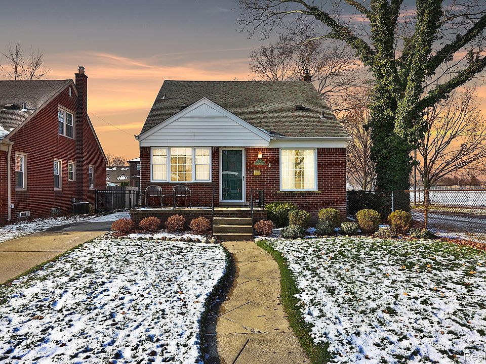 1st image of 631 Kingsbury Ave