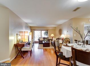 5922 Cove Landing Rd APT 102, Burke, VA 22015