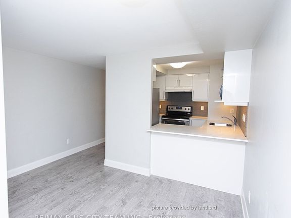 3rd image of 686 Bathurst St #L06