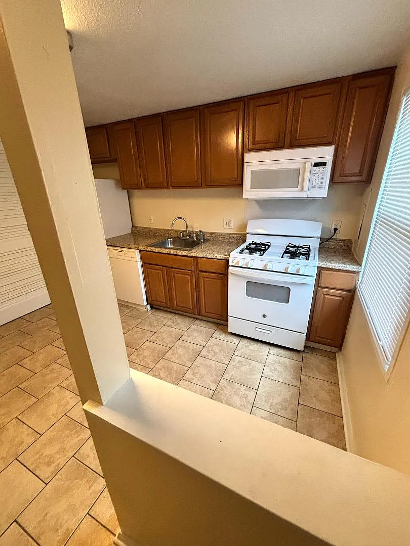 1769 Village Green Dr - 1769 Village Green Drive #Y-82 — Photo 2