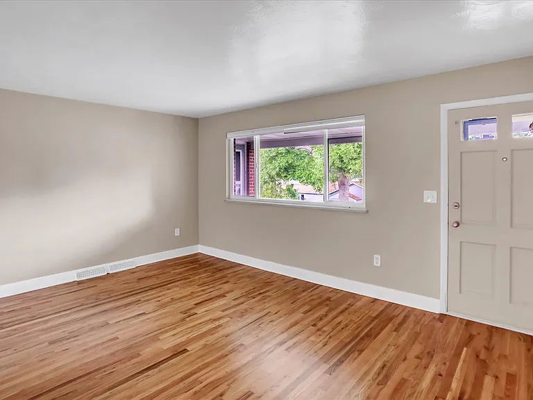5423 S Fox St — Photo 4