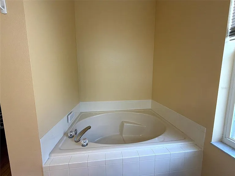 8127 Fan Palm Way — Photo 32