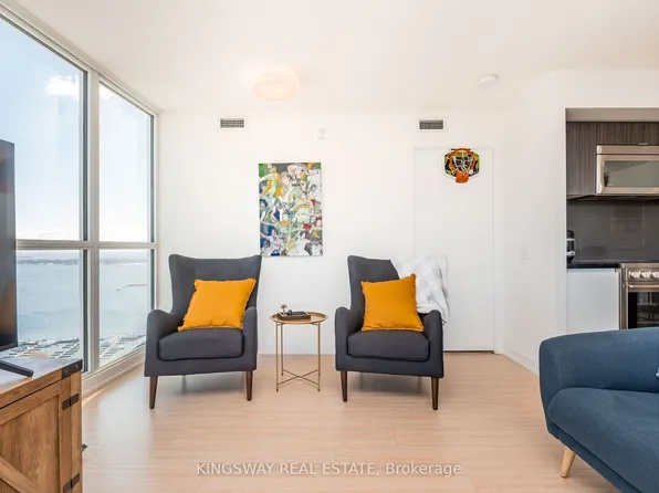 75 Queens Wharf Rd #4001, Toronto, ON M5V 0J8
