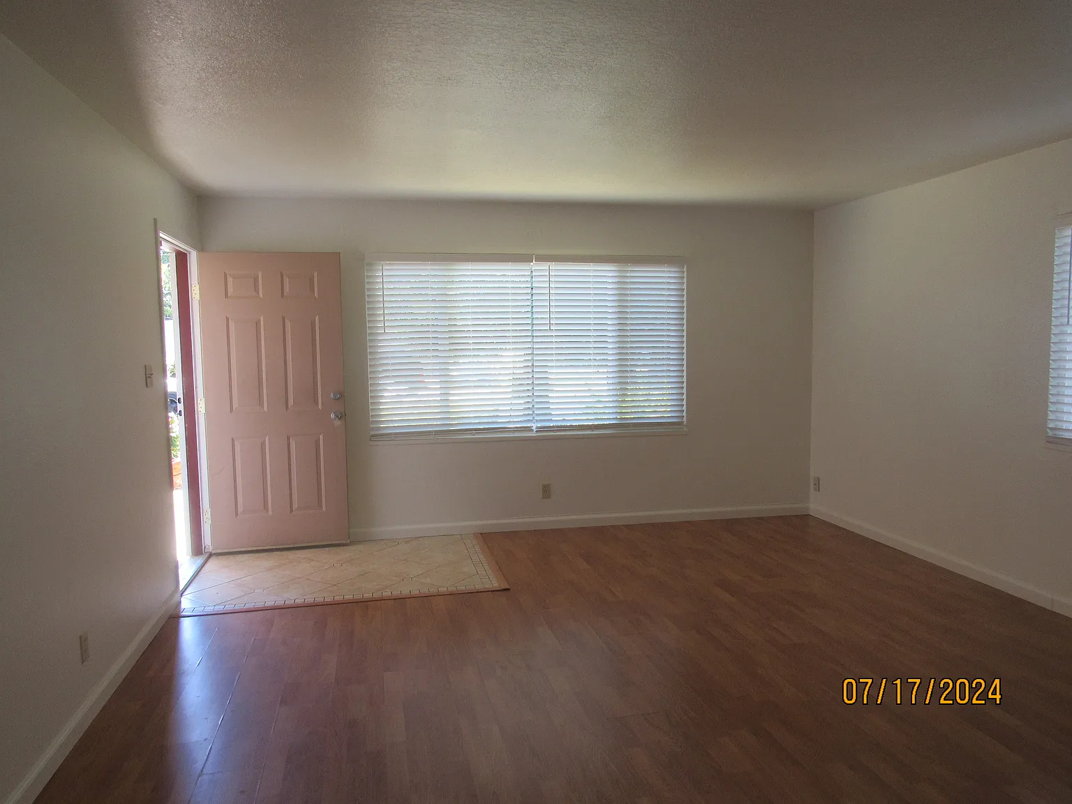 3 bed, 1286 sqft, $2,800 — Photo 2