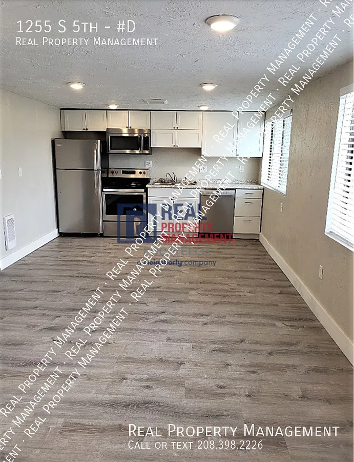 2 Bedroom 1 Bath Apartment — Photo 2